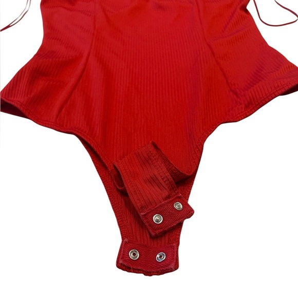 Jun & Ivy Red Bodysuit - Picture 5 of 10